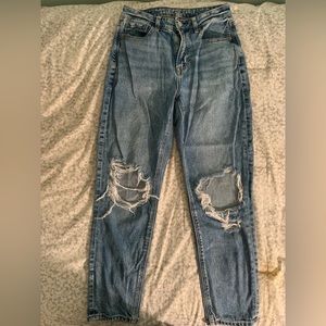 AE Strigid Ripped Mom Jean